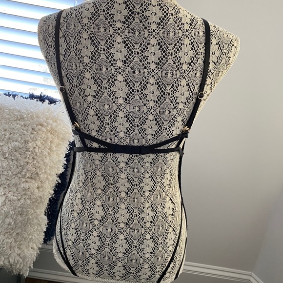 Lingerie - Picture 3 of 3